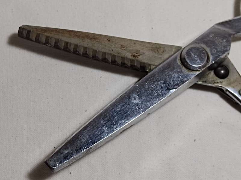 Vintage Canary Foreign Zig Zag Scissors
