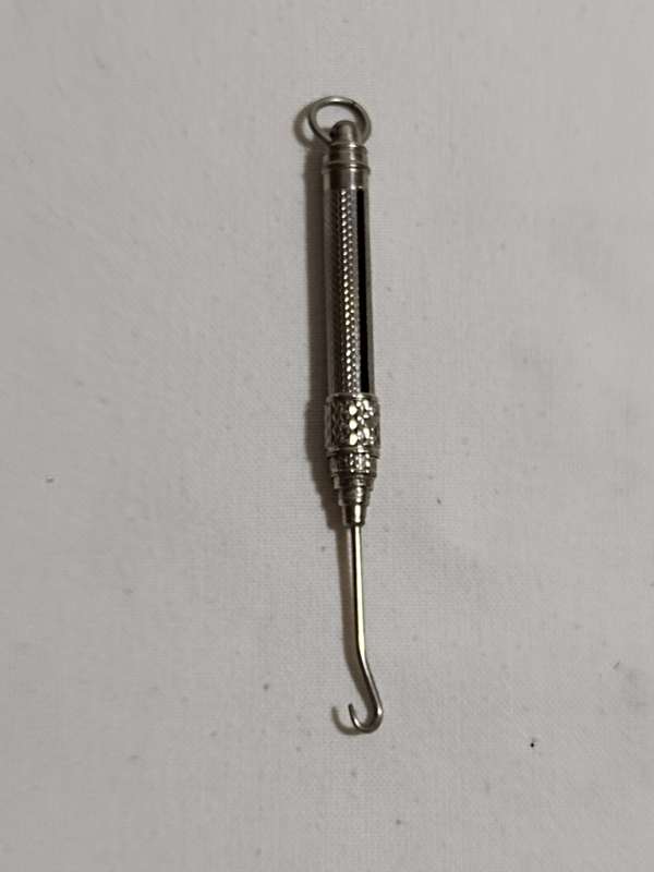 Vintage retracting button hook