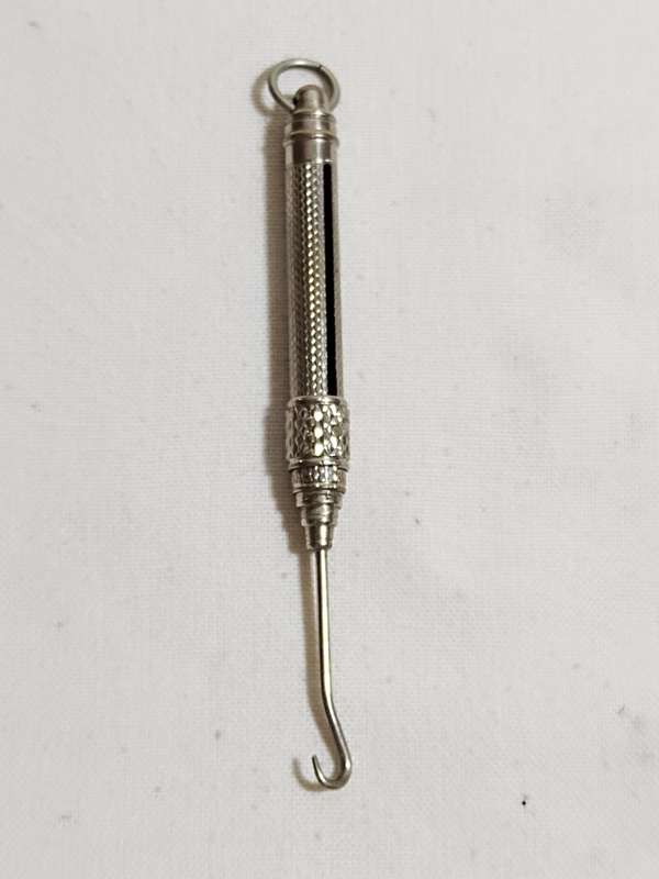 Vintage retracting button hook