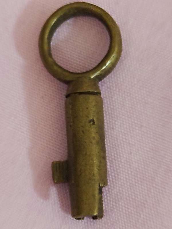Vintage Brass Key (f)