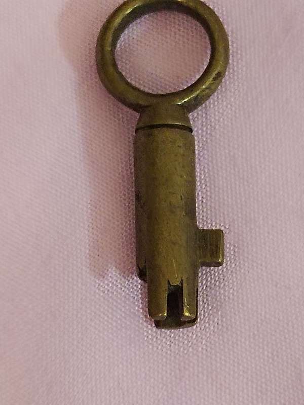 Vintage Brass Key (f)