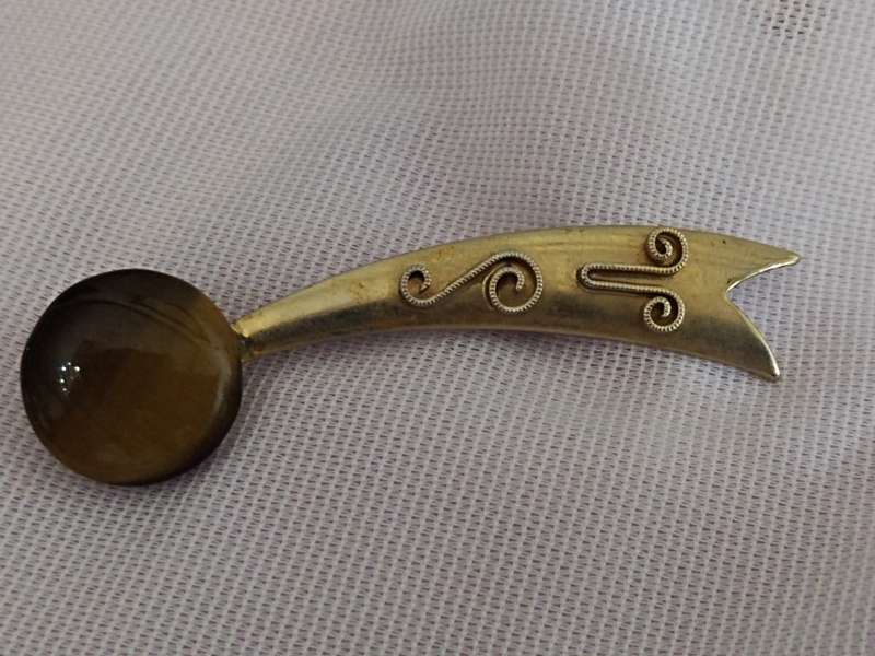 Vintage Tiger eye brooch