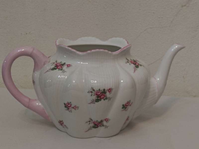 Dainty Bridal Rose Shelley Teapot - No lid