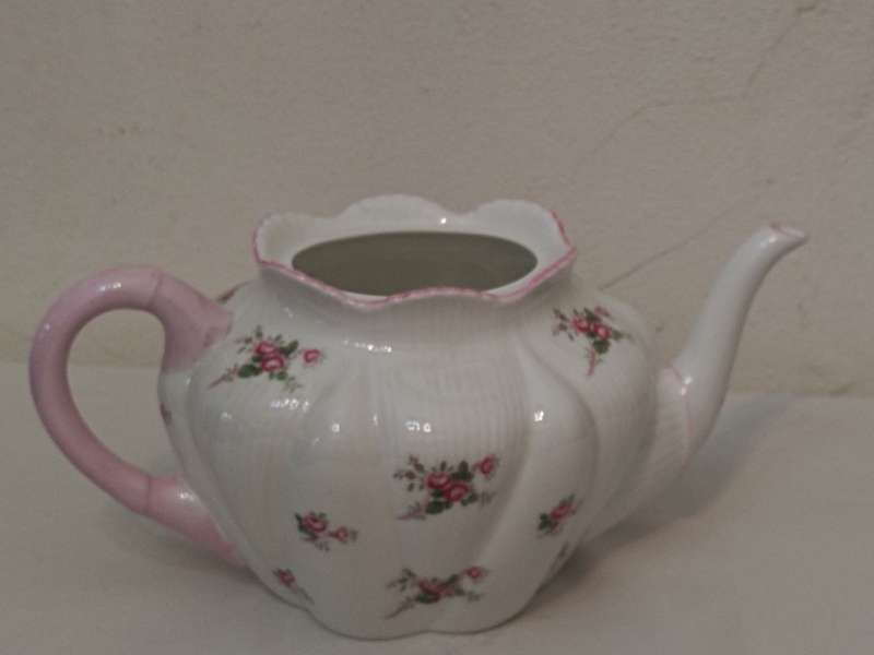 Dainty Bridal Rose Shelley Teapot - No lid