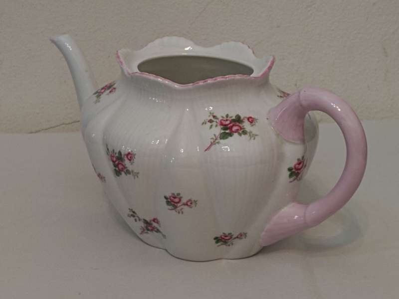 Dainty Bridal Rose Shelley Teapot - No lid