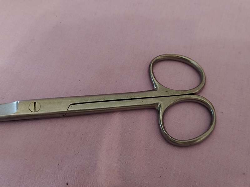 Medical Stainless steel Scissors (b)