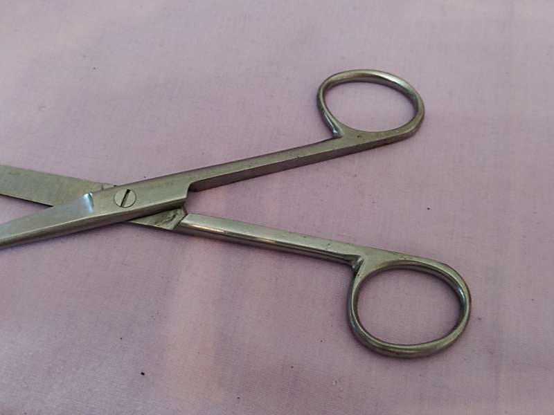 Medical Stainless steel Scissors (b)