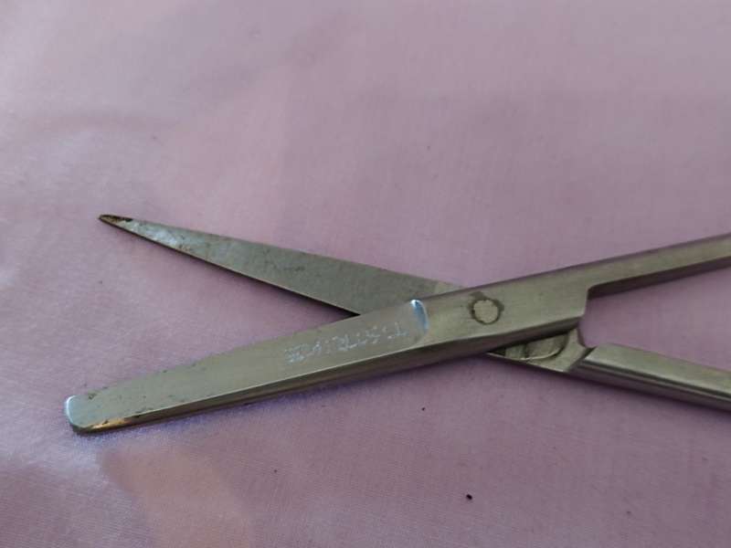 Medical Stainless steel Scissors (b)