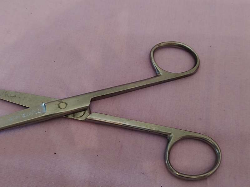 Medical Stainless steel Scissors (b)