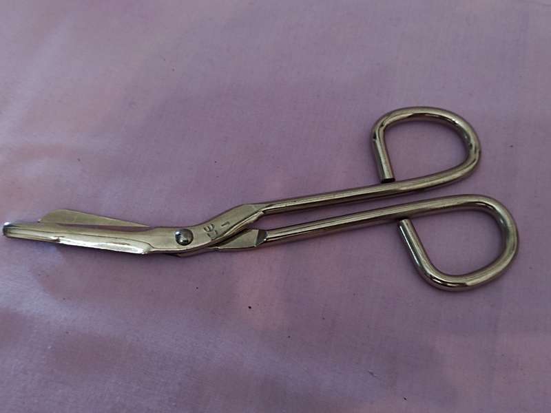 Medical Stainless steel Scissors (c)