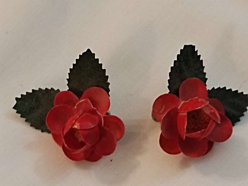 Circa 1950 Plastic Roses earrings