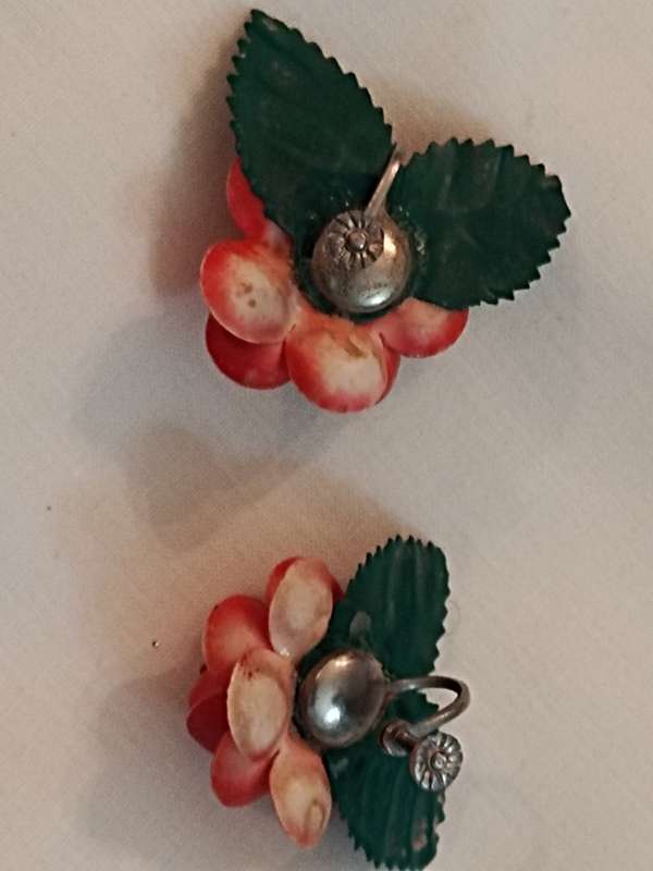 Circa 1950 Plastic Roses earrings