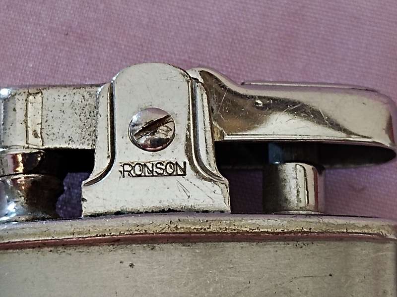 Ronson Made in England, U.S.Patre 19023 Lighter (a)
