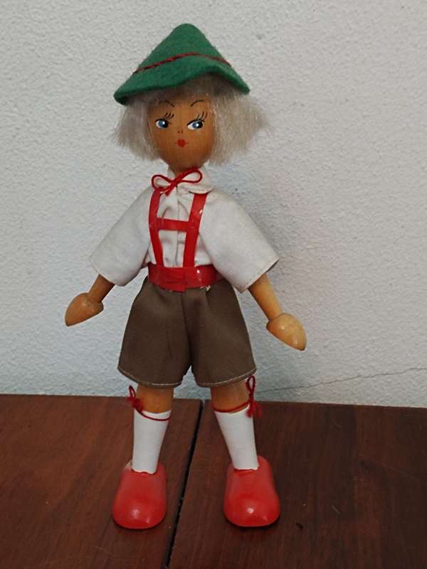 Vintage Folk Art Doll: Poland Wooden peg Dell