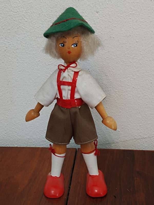 Vintage Folk Art Doll: Poland Wooden peg Dell