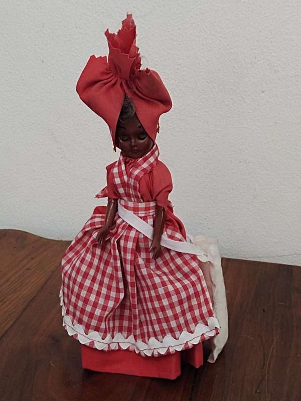 Vintage Folk Art Doll: Black Americana Praline Mammy New Orleans doll