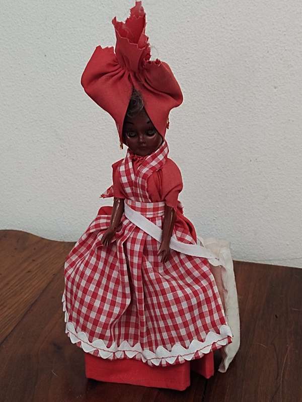 Vintage Folk Art Doll: Black Americana Praline Mammy New Orleans doll