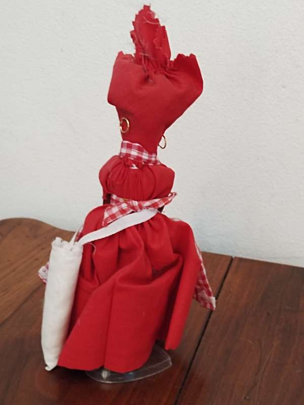Vintage Folk Art Doll: Black Americana Praline Mammy New Orleans doll