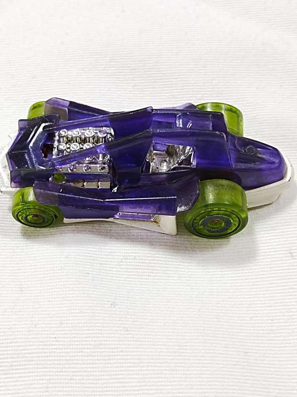 2011 HOT WHEELS DIRTY OUTLAW T9714 PURPLE DIECAST 2 3/4` CAR W/ GREEN TIRES