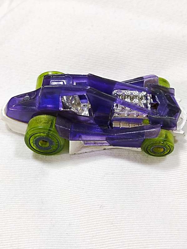 2011 HOT WHEELS DIRTY OUTLAW T9714 PURPLE DIECAST 2 3/4` CAR W/ GREEN TIRES