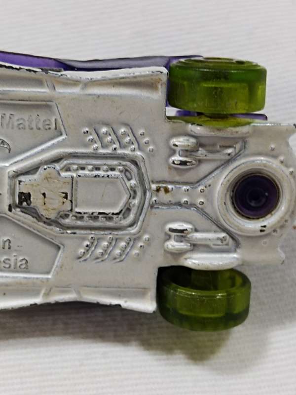 2011 HOT WHEELS DIRTY OUTLAW T9714 PURPLE DIECAST 2 3/4` CAR W/ GREEN TIRES