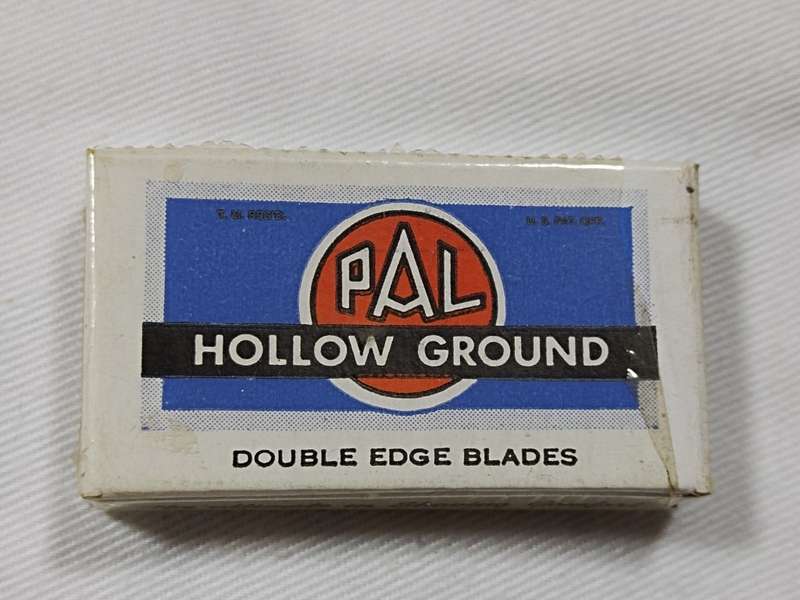Pal Hollow Ground double edge blades.