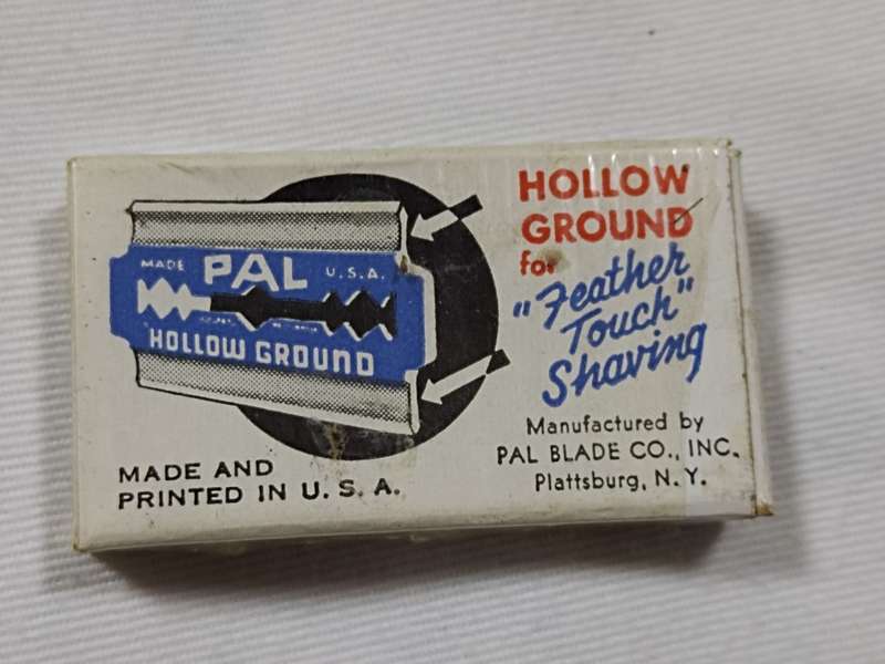 Pal Hollow Ground double edge blades.
