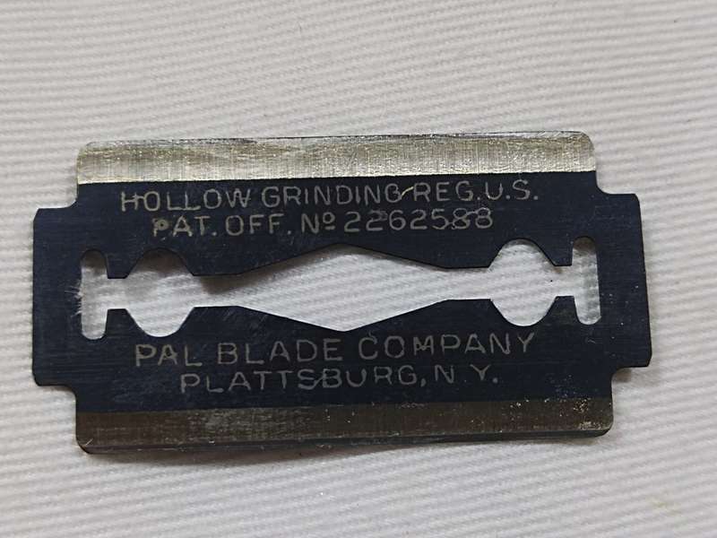 Pal Hollow Ground double edge blades.