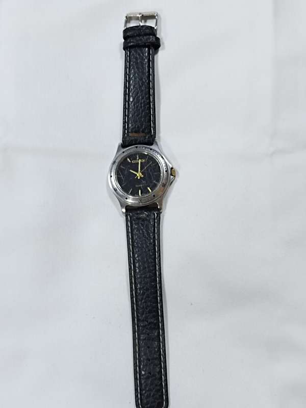 Ladies Tomato Quartz Watch