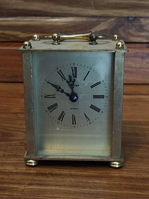 Estyma Quartz clock