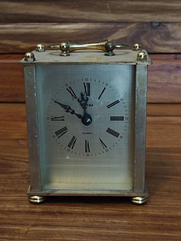 Estyma Quartz clock