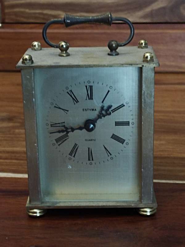 Estyma Quartz clock