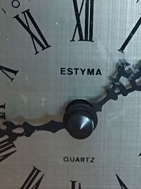 Estyma Quartz clock