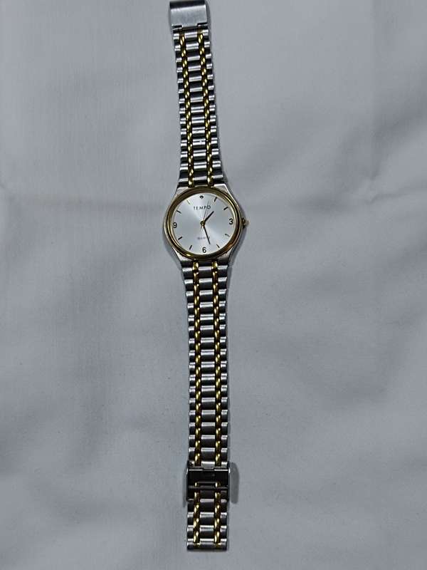 Tempo quartz watch top