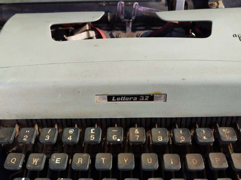 Olivettie Lettera 32 typewriter