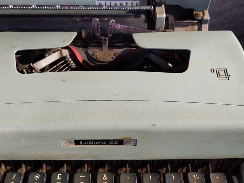 Olivettie Lettera 32 typewriter