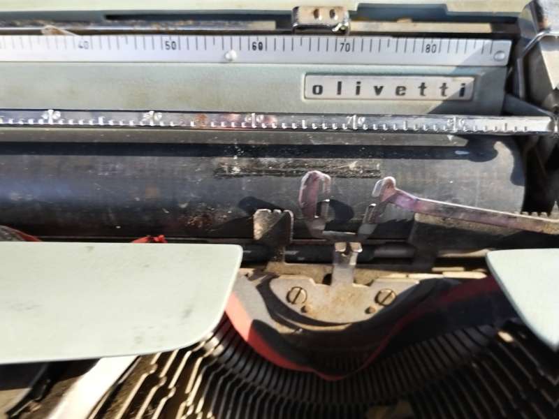 Olivettie Lettera 32 typewriter