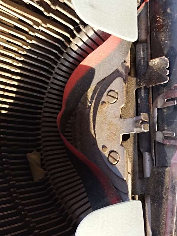 Olivettie Lettera 32 typewriter