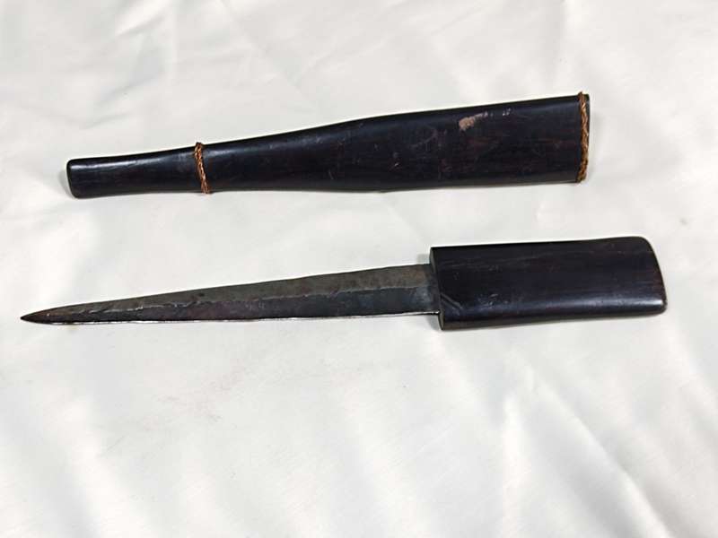 Ovambo Dagger with sheaf