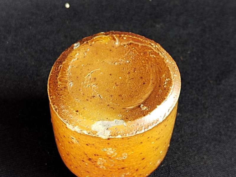 Pottery ink bottle