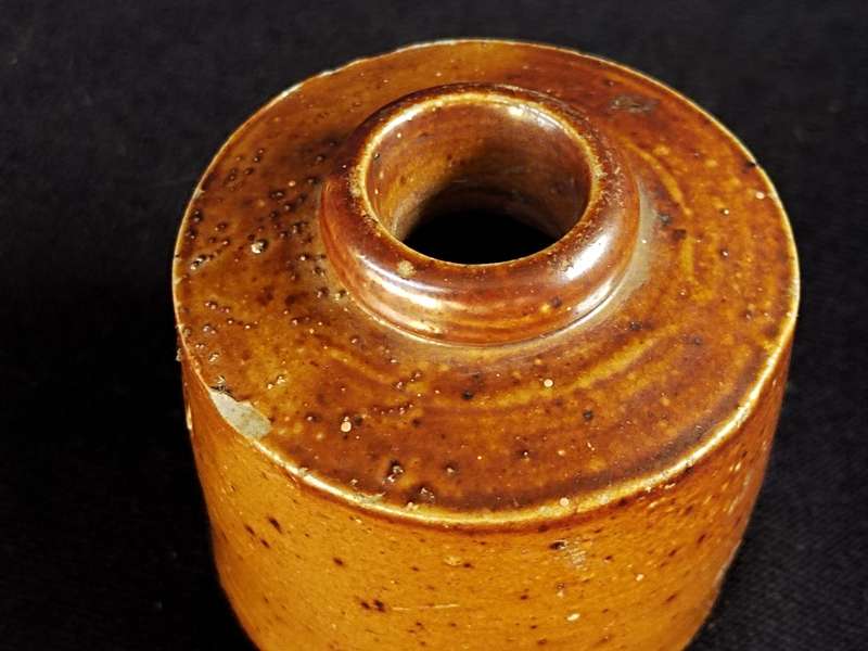 Pottery ink bottle