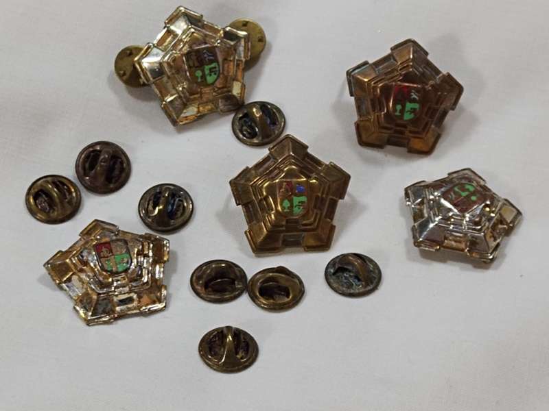 X5 South African Army Major`s Rank Castle 1960s-1970s rank badge