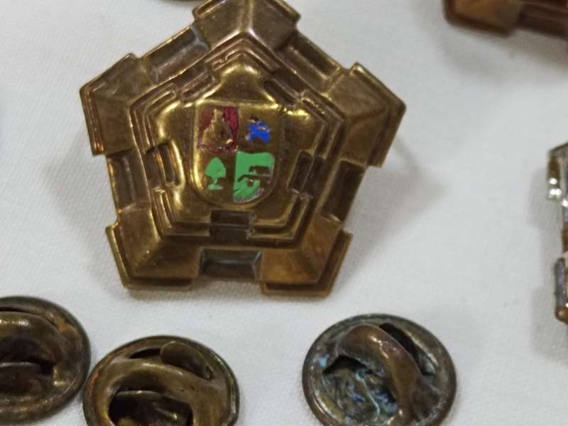 X5 South African Army Major`s Rank Castle 1960s-1970s rank badge