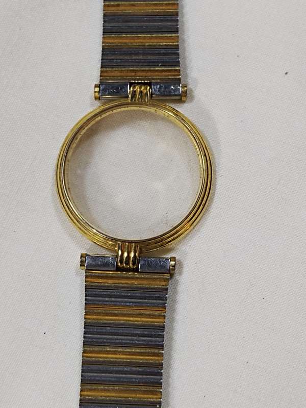 Watch casing with strap