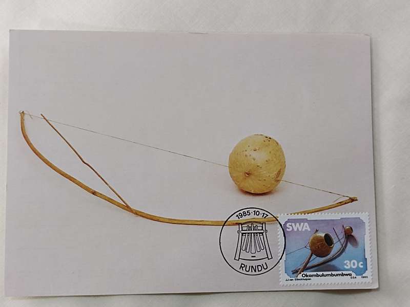 Postcard: Inheemse tradisionele musiekinstrumente/Indigenous traditional musical instruments
