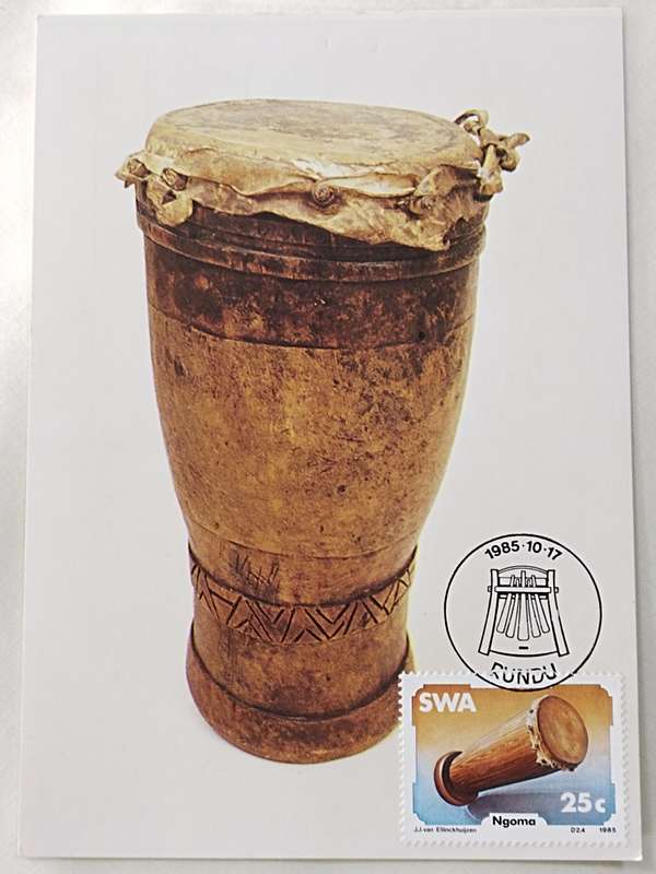 Postcard: Inheemse tradisionele musiekinstrumente/Indigenous traditional musical instruments