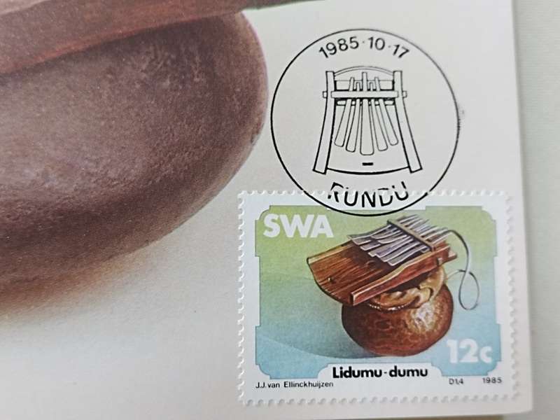 Postcard: Inheemse tradisionele musiekinstrumente/Indigenous traditional musical instruments