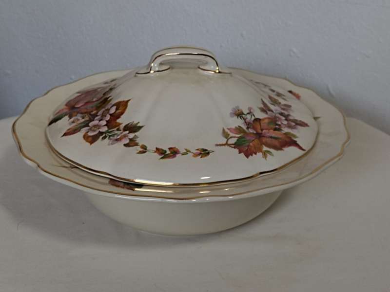 Royal Doulton, Wilton D6226: Serving Bowl with lid