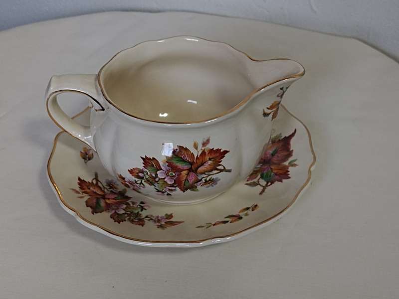 Royal Doulton, Wilton D6226: Sauce boat