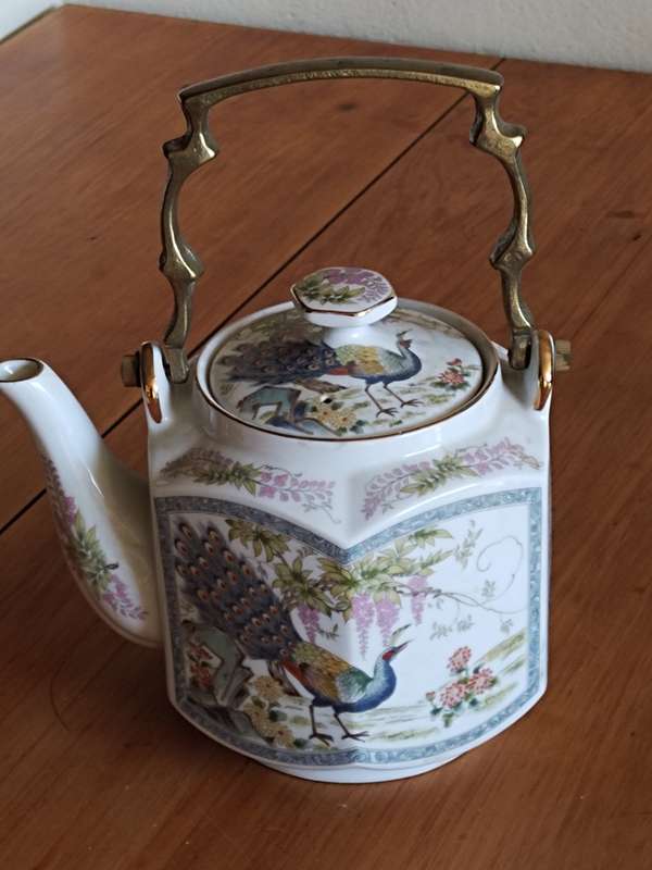 Japan Teapot with peacock teapot